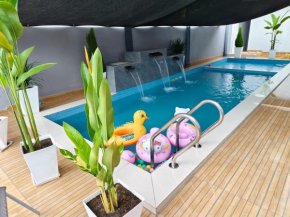 NASUHA HOMESTAY 1 TEMERLOH Semi-D House, 4 Bedroom, 3 Bathroom, 5 Unit Aircond, Free Wifi and Netflix, Near Hospital with Private Pool